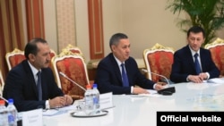 Узбекская делегация во время переговоров в Душанбе