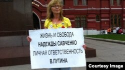 Ірина Калмикова на акції у Москві на підтримку українки Надії Савченко (архівне фото)