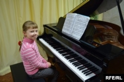 Дарина у рояля