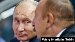 Владимир Путин и Ильхам Алиев (слева направо)