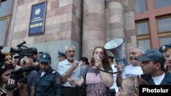 Armenia - Workers of the Nairit chemical plant demonstrate outside the prime minister's office, Yerevan, 16Jul2015.