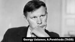 Васіль Быкаў, 1974 год.