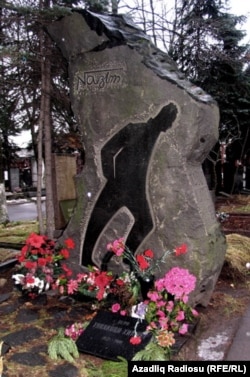 Назым Хикметтин бейитиндеги айкел. Маскөө, Орусия.