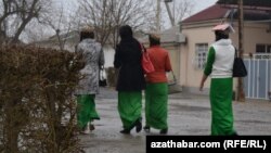 Okuwçy gyzlar (Illýustrasiýa suraty)