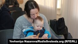 Дружина загиблого бійця Тіїсія Паршенко з сином Спартаком