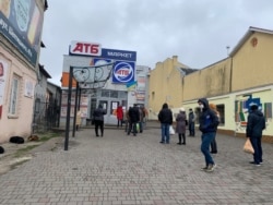 Черга до супермаркету у Сокалі