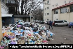 Сміття на вулиці Шота Руставеллі