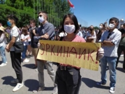 Участница акции #Rеакция 3.0. Бишкек, 29 июня 2020 года.