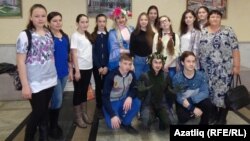 Ижау мәктәпләреннән бәйгедә катнашкан укучылар