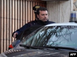 "Коста Конкордиянын" капитаны дароо камакка алынган.