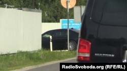 Котреж Коломойського заїжджає до «Срібної затоки», де мешкає Юлія Тимошенко