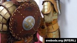 Свастычны абярэг на стылізаваным шчыце