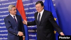 Belgium - European Commission President Jose Manuel Barroso (R) meets Armenian President Serzh Sarkisian in Brussels, 06Mar2012.