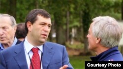 Алишер Аминов (слева) – вице-президент «Института независимой экспертизы и права», экс-кандидат в президенты Российского футбольного союза.