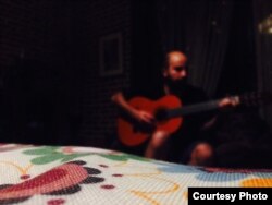 Мой хост в Горгане оказался талантливейшим музыкантом-гитаристом.