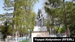 Архівна світлина. Цього літа також було демонтовано пам'ятник Леніну в центрі Джалал-Абада