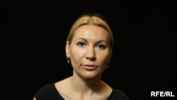 Олена Попова