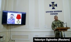 Заступник голови СБУ Віктор Кононенко виступає на брифінгу з приводу справи Кирила Вишинського, директора інформаційного агентства «РИА Новости Україна». Київ, 15 травня 2018 року