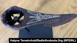 Бойова сокира Х–ХІ століть із князівським тризубом – унікальна знахідка з періоду України-Русі