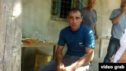 Հայաստանի Տավուշի մարզի Չինարի գյուղի բնակիչ Կարեն Պետրոսյանը ադրբեջանական գյուղում, 7-ը օգոստոսի, 2014թ․