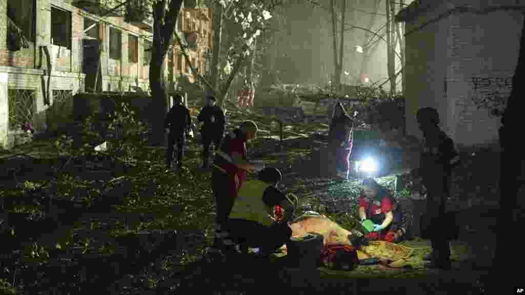 Дапамога мэдыкаў параненаму ў Кіеве