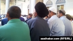 Пятничная молитва, Туркменистан  