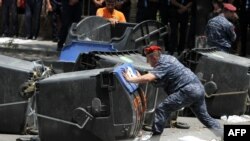 Баграмян проспектисин баррикадалардан тазалоо учурунда,  6-июль, 2015