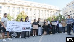 Студентски протест „Образованието е право, не привилегия“ се проведе пред един от входовете на Народното събрание в четвъртък, 24 юли 2025 г.