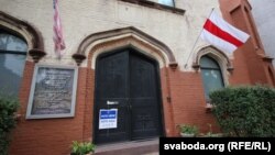 Уваход у сабор Кірылы Тураўскага, дзе ўсталююць бюсты