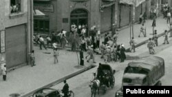 Иран  - Аскерлер менен демонстранттардын кагылышы. 19-август, 1953-жыл. 