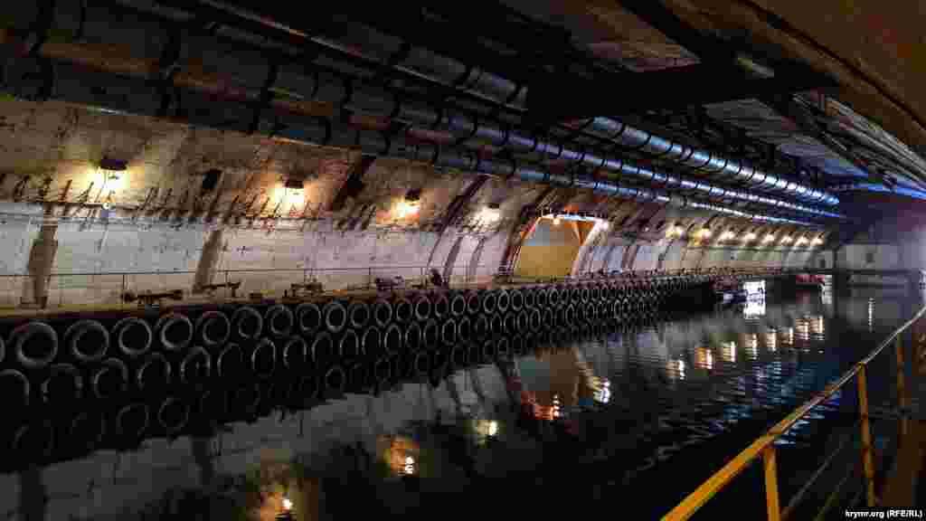 Bu büyük işhanelerde yerastı gemiler tamirlene edi