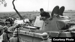 Совет һәм алман хәрбиләре Молотов-Риббентроп килешүендә каралган ''солых сызыгында''