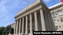 Өкмөт үйү, Бишкек шаары.