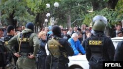 За 2014 год в республике было зарегистрировано 192 преступления, процент раскрываемости – 75%, что куда лучше прошлогодних показателей. Правоохранители чаще всего борются с квартирными кражами, убийств в республике, по статистике, почти нет, правда, есть пропавшие без вести