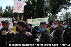 Бійці Національної гвардії під час охорони громадського поряду під час прайду в Запоріжжі