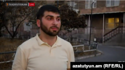 Давид Санасарян дает интервью Радио Азатутюн возле УИУ «Нубарашен», 19 августа 2016 г․