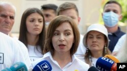 Мая Санду перемогла Додона на президентських виборах минулого року, але була змушена ділити владу з проросійським парламентом, обраним у 2019 році