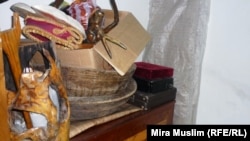 Экспонаты Южно-Казахстанского историко-краеведческого музея хранятся в подвале. Шымкент, 17 сентября 2010 года.  