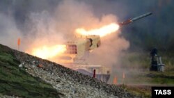Демонстрация реактивной системы залпового огня «Смерч» российского производства (архив)