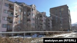 Շենքեր Վանաձորի Բազում թաղամասում, փետրվար, 2018թ․