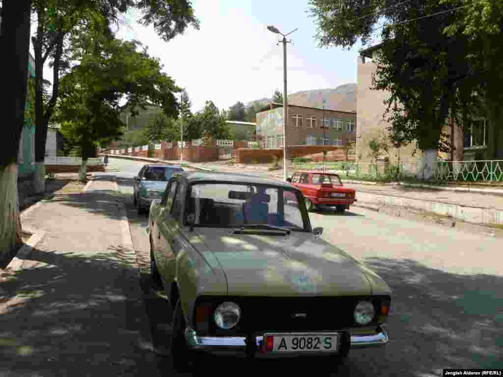 Раритетный автомобиль в раритетном городе