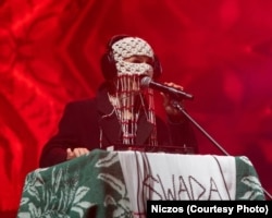 Балаклава, якую для Sw@da вязала Вольга Этыка