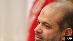 احمد وحیدی، وزیر پیشنهادی محمود احمدی‌نژاد برای پست وزارت دفاع، توسط اینترپل تحت تعقیب است. 