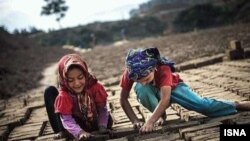 رئیس سازمان بهزیستی: برخی خانواده‌ها به علت فقر٬ کودکان خود را به «کار اجباری» وادار می‌کنند.