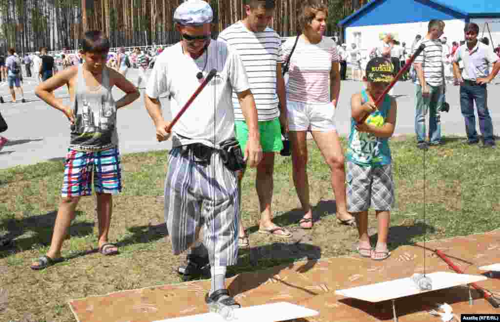 Балык кап, яр буенда ялтырап ят