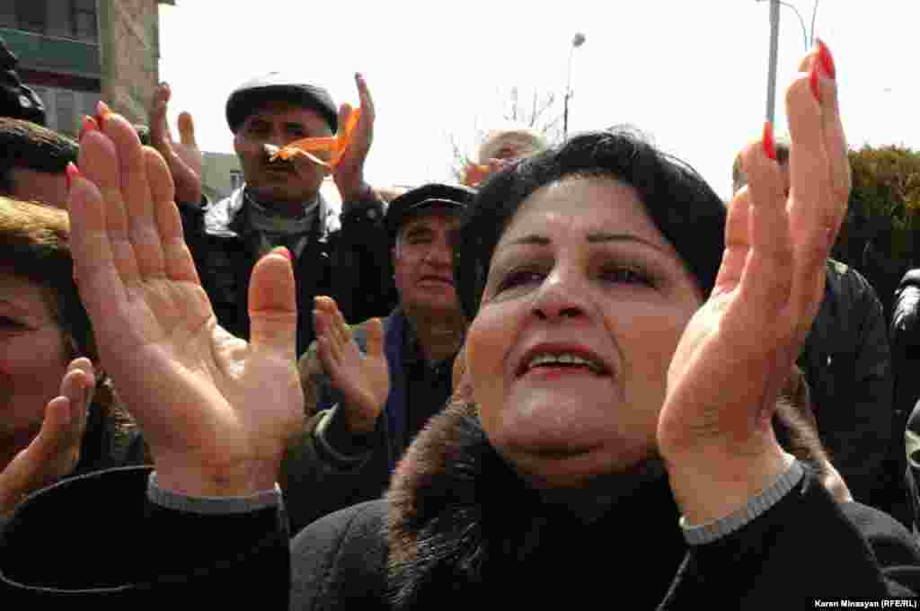 Armenia -- Opposition leader Raffi Hovhannisian holds meetings with supporters in regional towns, 26Feb2013