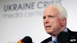 Председатель сенатского комитета по вопросам вооруженных сил США сенатор Джон Маккейн 