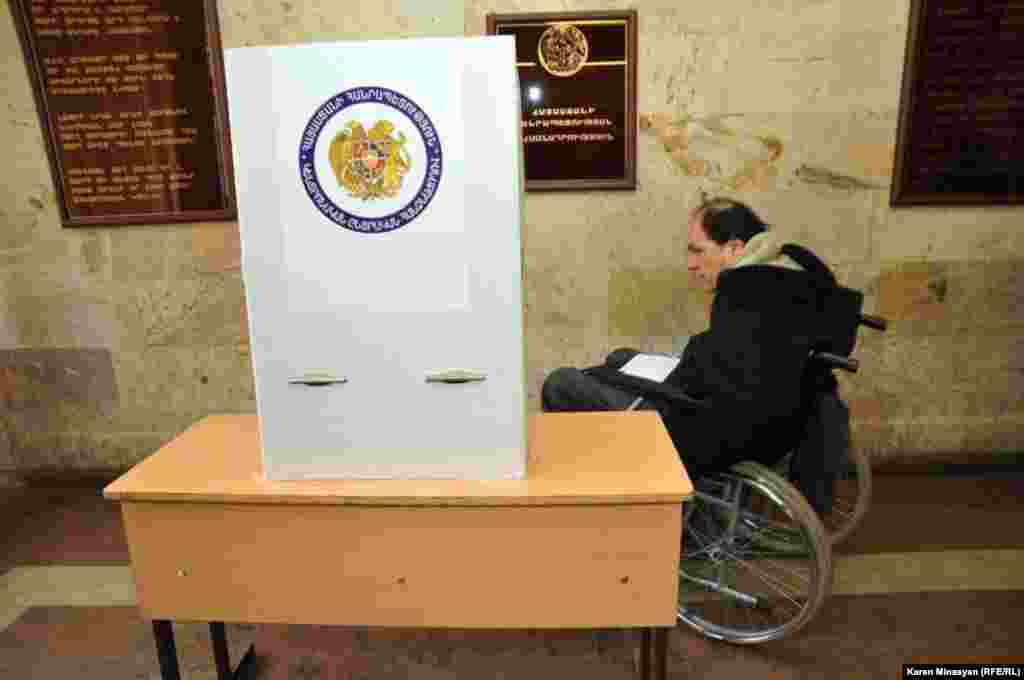 Armenia -- Presidential elections, 18Feb2013
