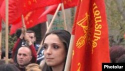 Сторонница партии АРФ «Дашнакцутюн» на митинге (архив)