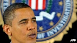 كاخ سفيد آمريكا اعلام كرد كه آقاى اوباما پس از اين انفجارها با نورى المالكى، نخست وزير عراق، و جلال طالبانى، رييس جمهور اين كشور، تماس تلفنى داشته است.